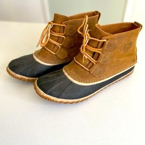 Sorel Out n About booties size 10 in like new condition!